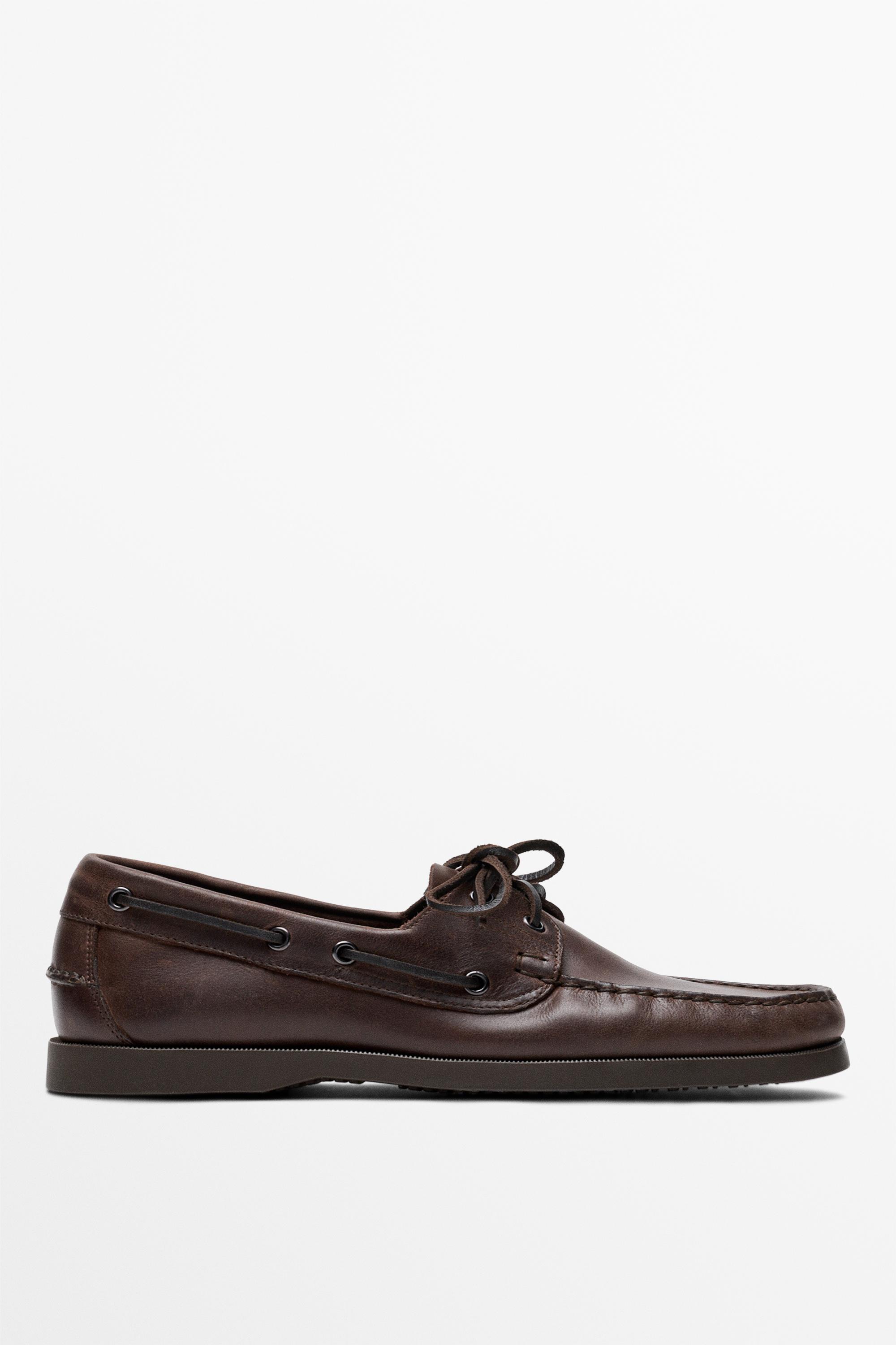 Oiled leather boat shoe